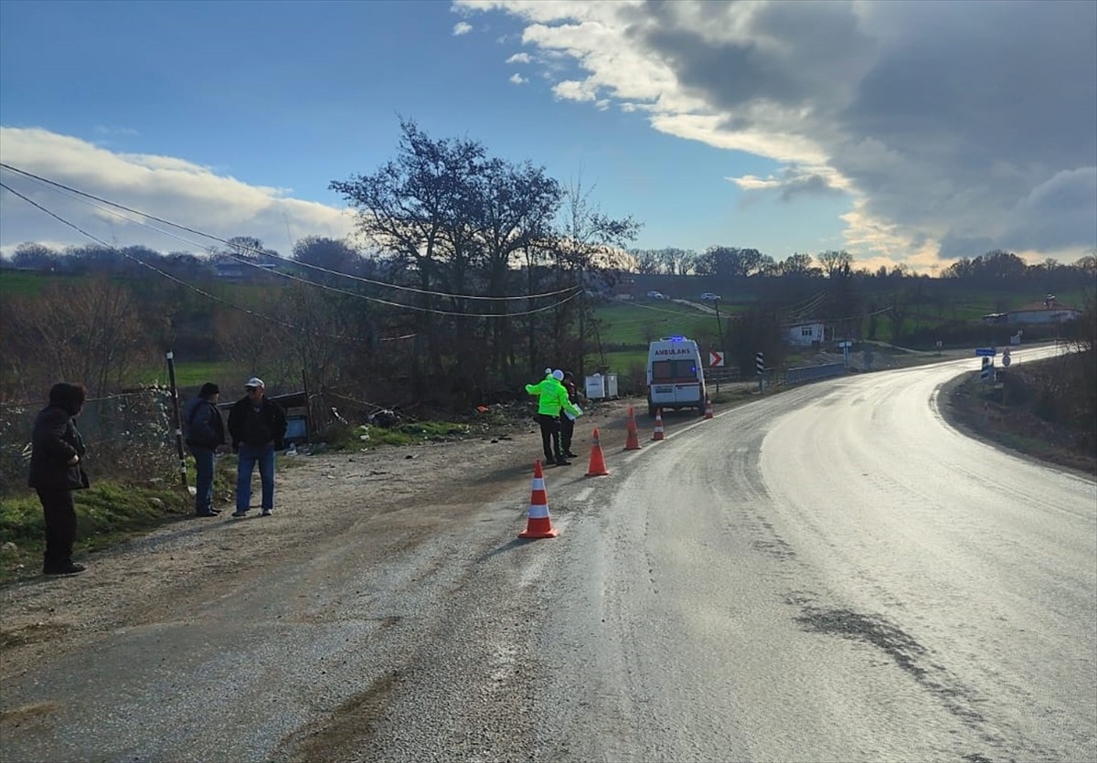 Kırklareli'nin Vize ilçesinde tırla çarpışan motosikletin sürücüsü hayatını kaybetti. 