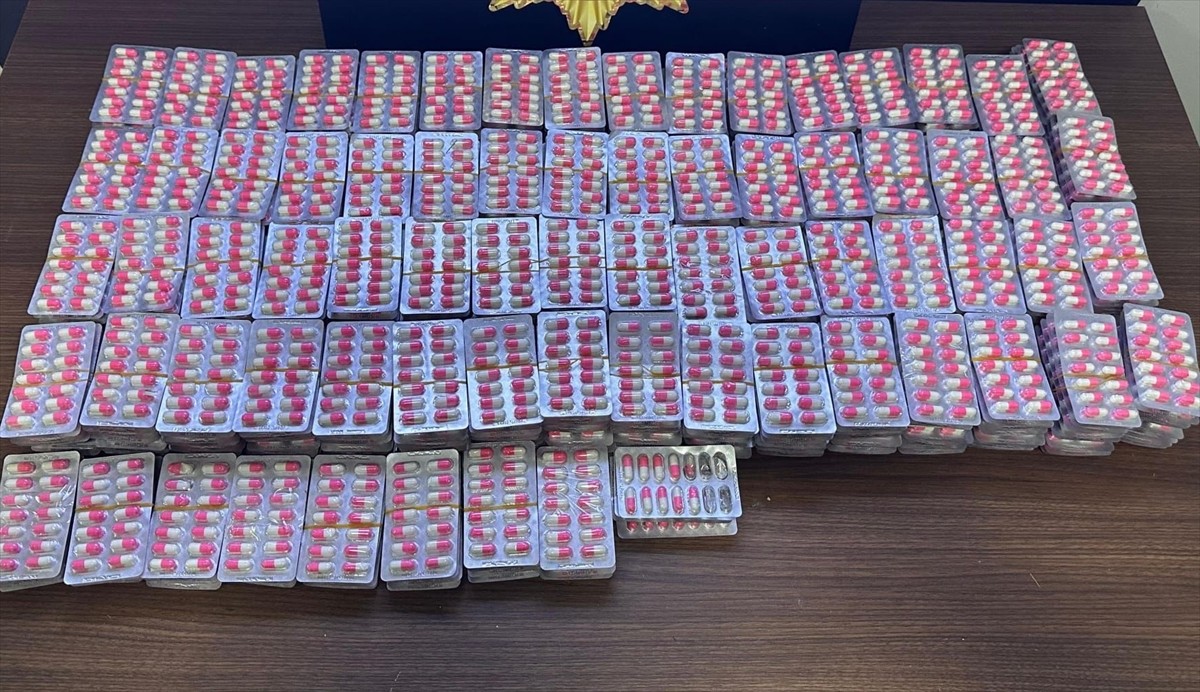 Konya'da uyuşturucu operasyonlarında 12 şüpheli gözaltına alındı, uyuşturucunun yanı sıra 1...