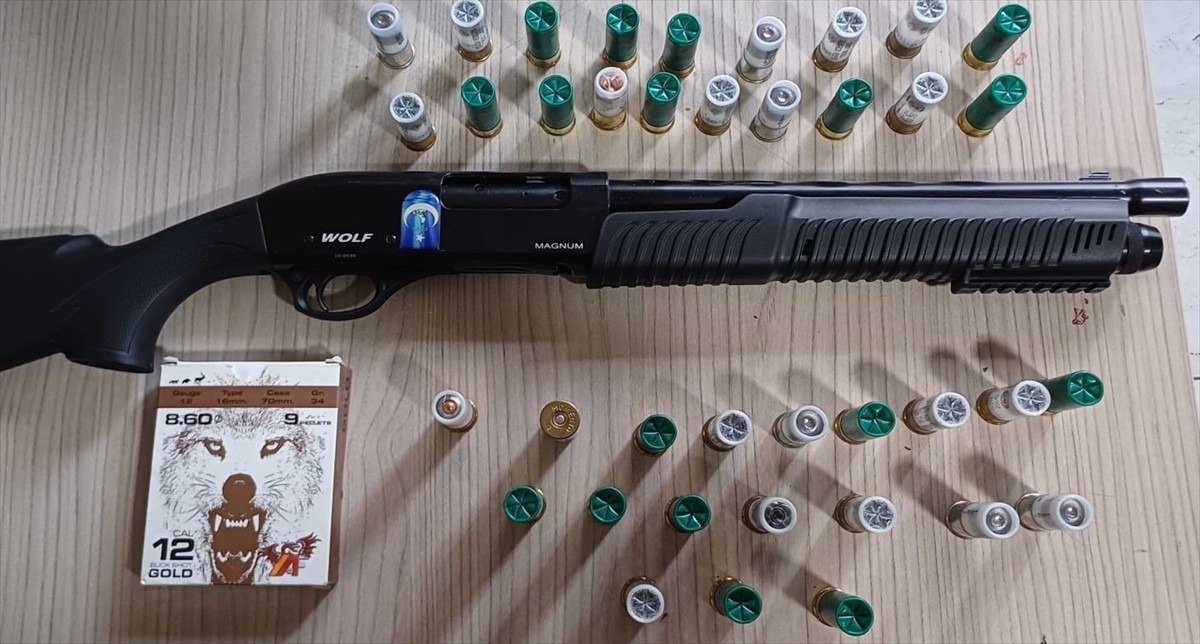 Konya'da uyuşturucu operasyonlarında 12 şüpheli gözaltına alındı, uyuşturucunun yanı sıra 1...