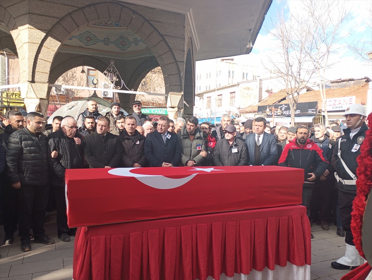 Konya’nın Karatay ilçesinde trafik kazasında şehit olan polis memuru Onur Şirin, memleketi...