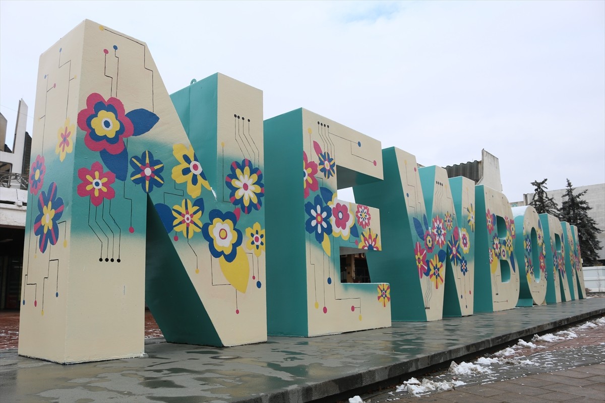 Kosova'nın bağımsızlığının 17. yıl dönümü kutlamaları kapsamında başkent Priştine'de tören...