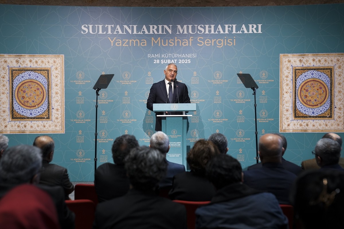 Kültür ve Turizm Bakanı Mehmet Nuri Ersoy, Rami Kütüphanesi'nde düzenlenen “Sultanların...