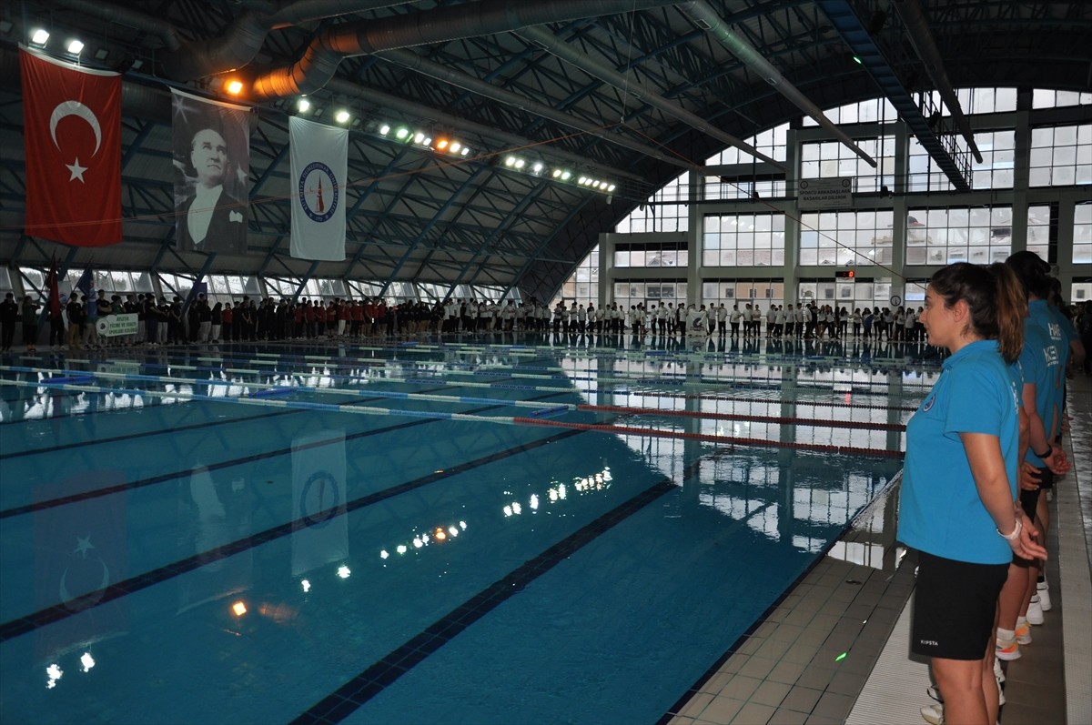 Kütahya'da Türkiye Sualtı Sporları Federasyonunun (TSSF), sualtı hokeyi 15 ve 19 yaş altı milli...