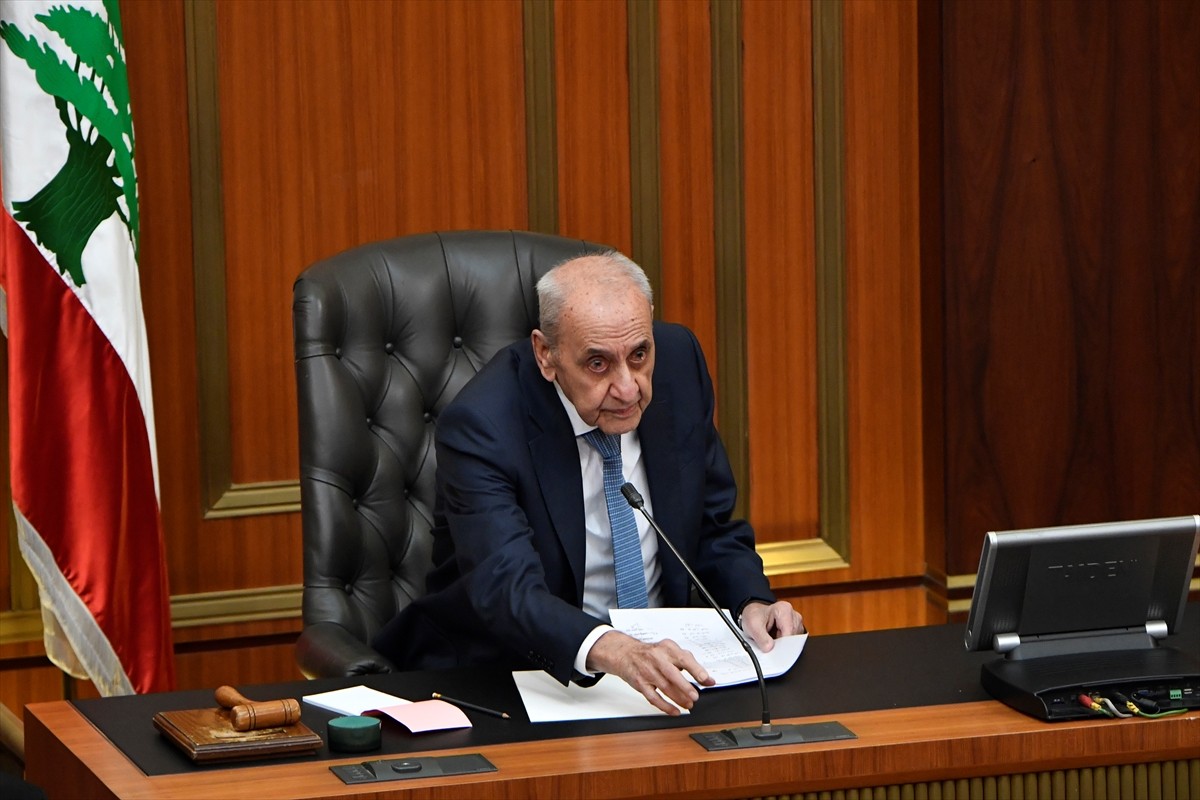 Lübnan'da Nevvaf Selam (fotoğrafta) başbakanlığındaki hükümet, Meclis'te yapılan görüşme ve oylama...