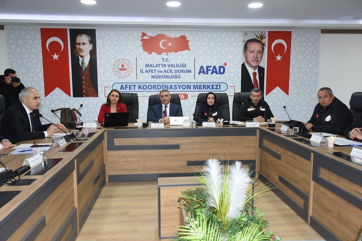 Malatya'da, "asrın felaketi" olarak nitelenen Kahramanmaraş merkezli 6 Şubat 2023'teki depremlerde...