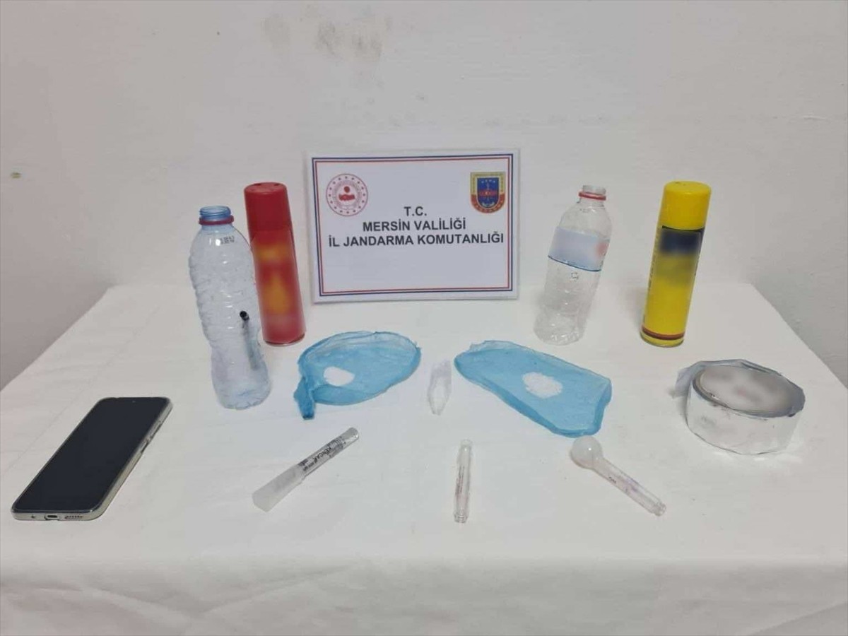 Mersin'de düzenlenen uyuşturucu operasyonunda 7 zanlı gözaltına alındı. Adreslerde 225 gram...