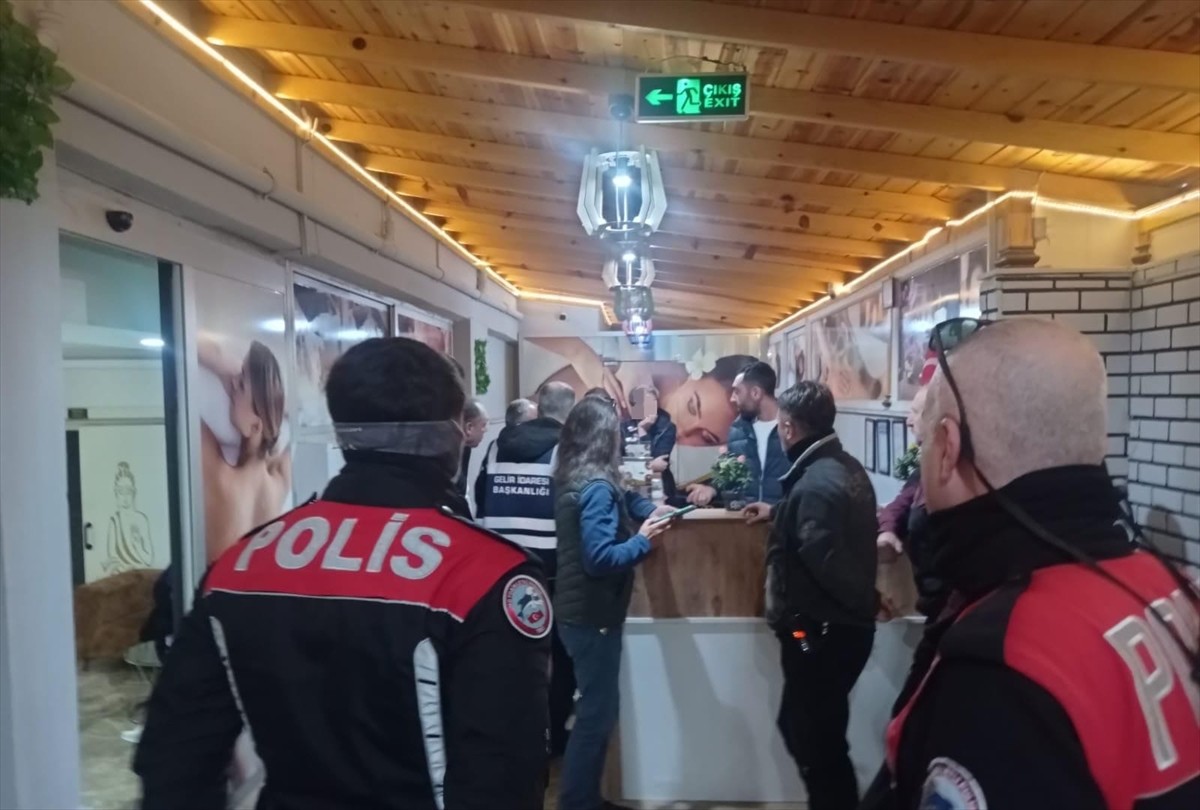 Mersin'de yapılan denetimlerde kurallara uymayan 12 işletmeye 7 milyon 950 bin lira ceza...