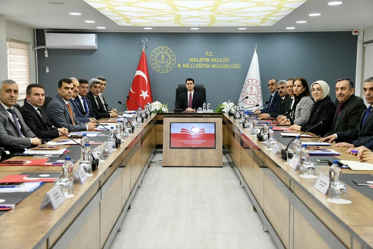 Milli Eğitim Bakan Yardımcısı Muhammet Bilal Macit (ortada), Kahramanmaraş merkezli 6 Şubat...