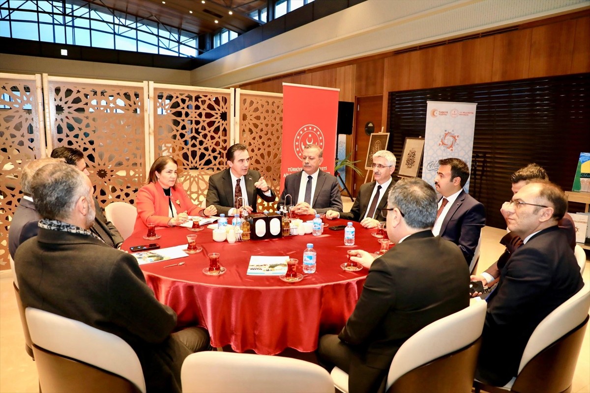 Milli Eğitim Bakan Yardımcısı Nazif Yılmaz ile Aile ve Sosyal Hizmetler Bakan Yardımcısı Sevim...