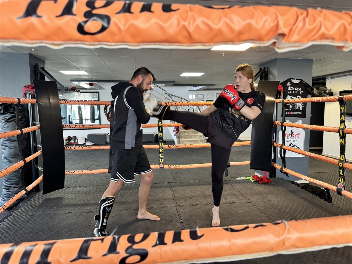 Milli muaythai sporcusu Zeliha Nur Kamaç, ağustos ayında Suudi Arabistan'ın Riyad şehrinde...