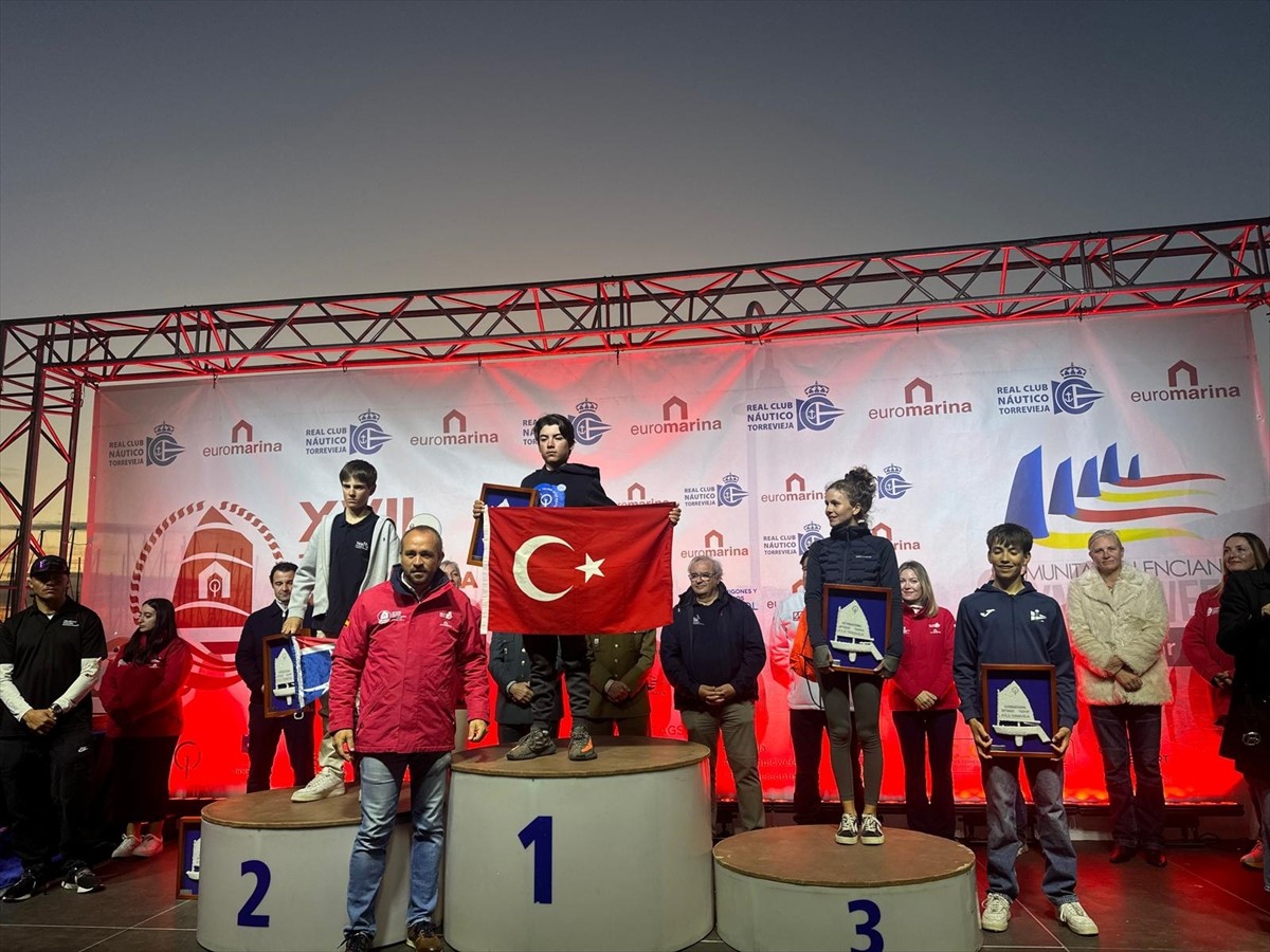 Milli yelkenci Mehmet Erkut Budak, 17. Euromarina Optimist Torrevieja Yarışı'nda altın madalya...