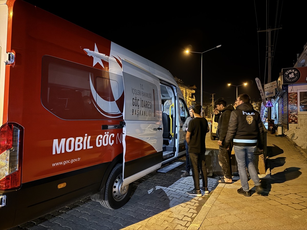Muğla'nın Fethiye ilçesindeki pansiyonlarda 19 düzensiz göçmen yakalandı.