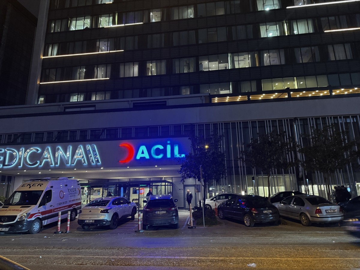 Nilüfer Belediyespor ile Spor Toto arasında oynanan Erkekler Süper Lig maçının devre arasında kalp...