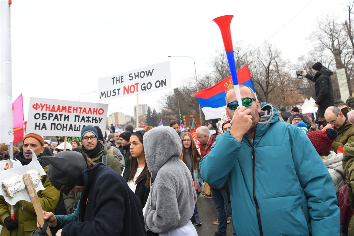 Novi Sad kentindeki tren istasyonunda 1 Kasım 2024'te beton sundurmanın çöktüğü ve 15 kişinin...