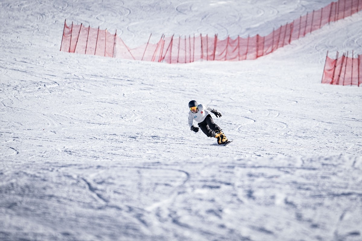 Ömer Faruk Deliktaş, 8 yaşında test kayakçısı (pist açıcı) başladığı snowboardda milli sporculuğa...