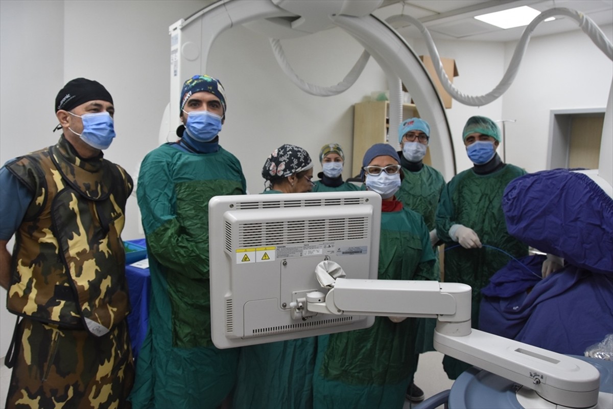 OMÜ Sağlık Uygulama ve Araştırma Merkezinde, kronik karaciğer hastalığı kaynaklı tekrarlayan mide...