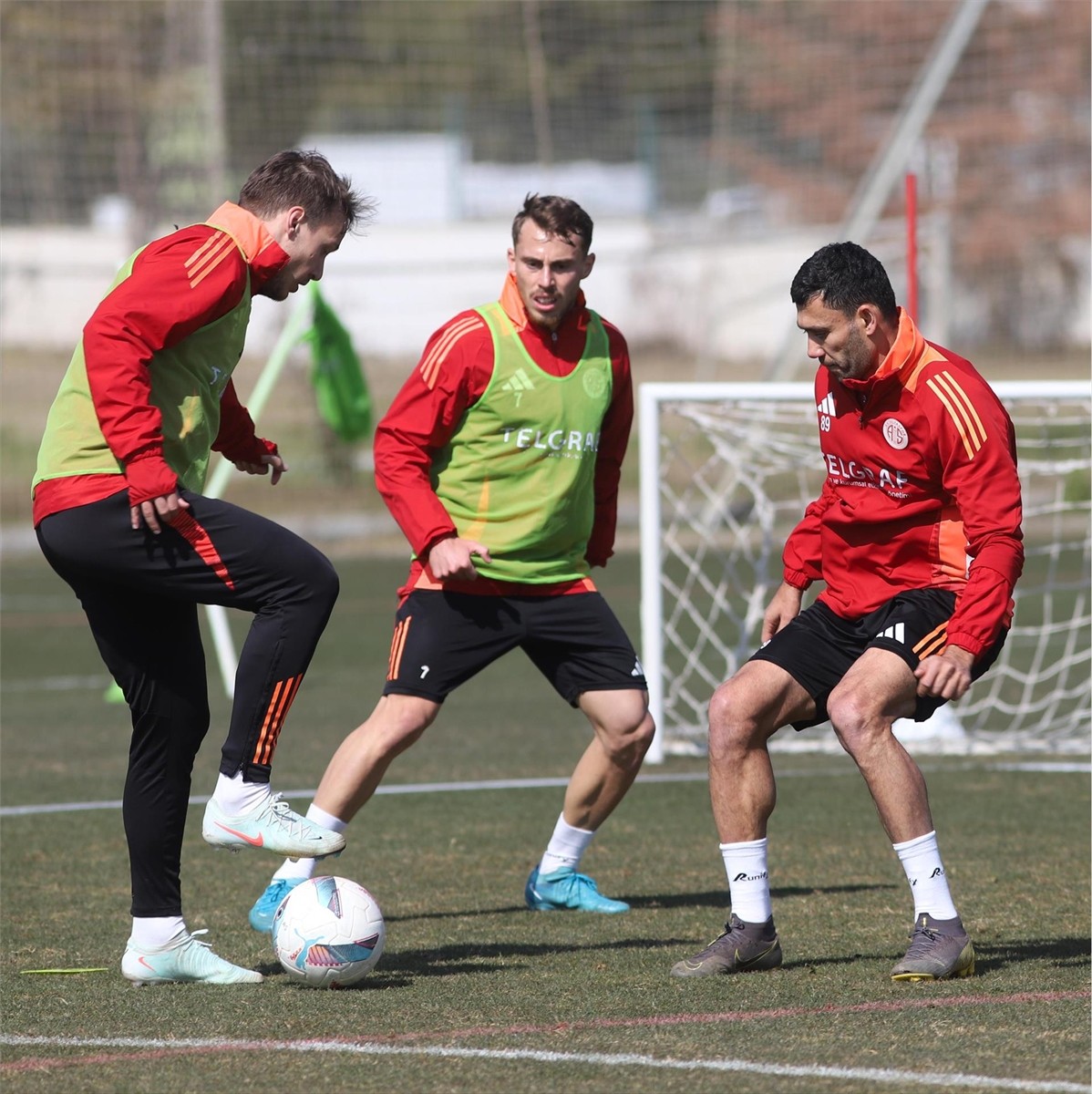 Onvo Antalyaspor, Trendyol Süper Lig'in 26. haftasında Fenerbahçe ile deplasmanda oynayacağı maçın...