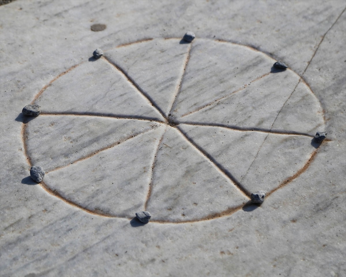 "Eski zamanlarda çocuklar neyle oynuyordu?" sorusunun peşinden giden Gökçen Göksel, antik...