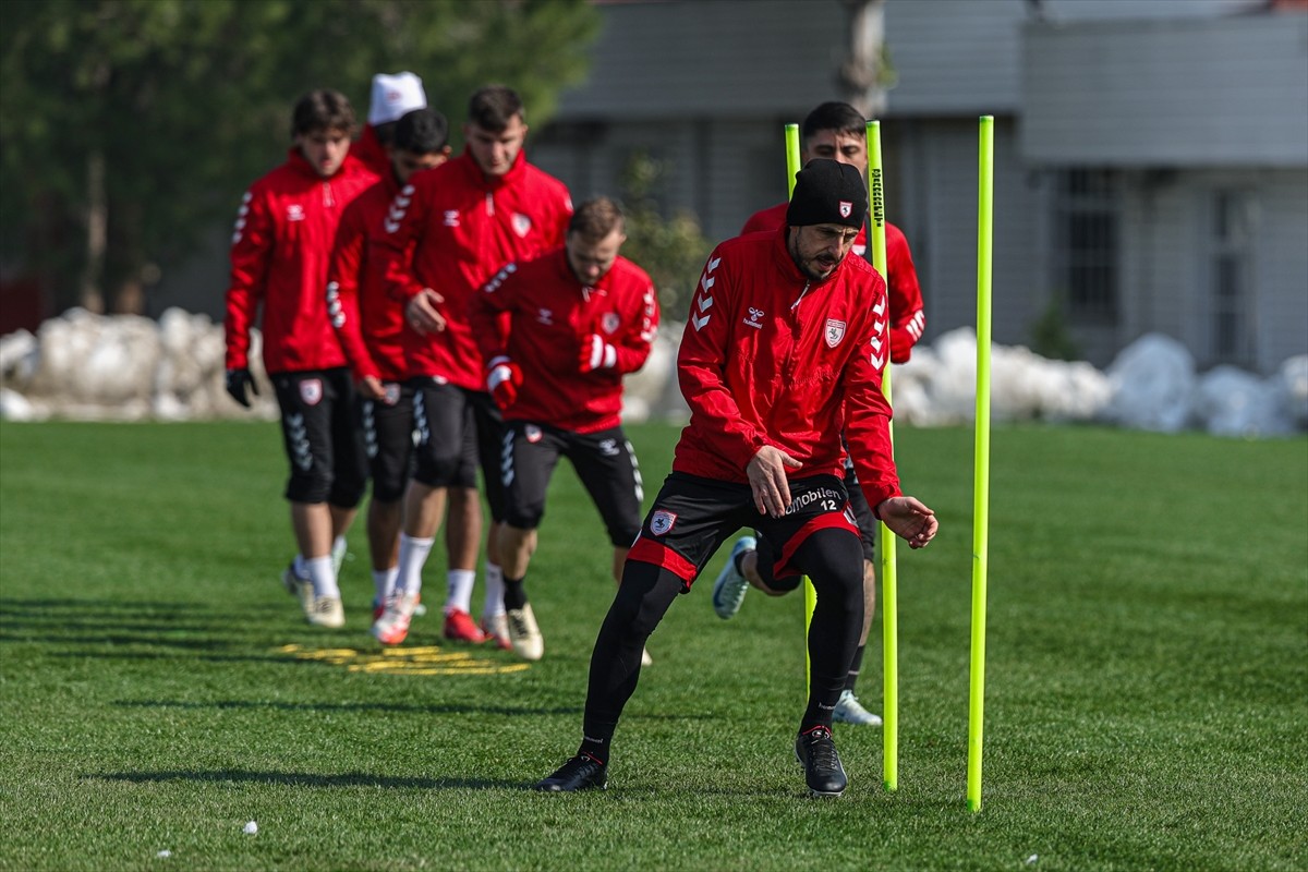 Reeder Samsunspor, Trendyol Süper Lig'in 26. haftasında deplasmanda Göztepe ile oynayacağı...
