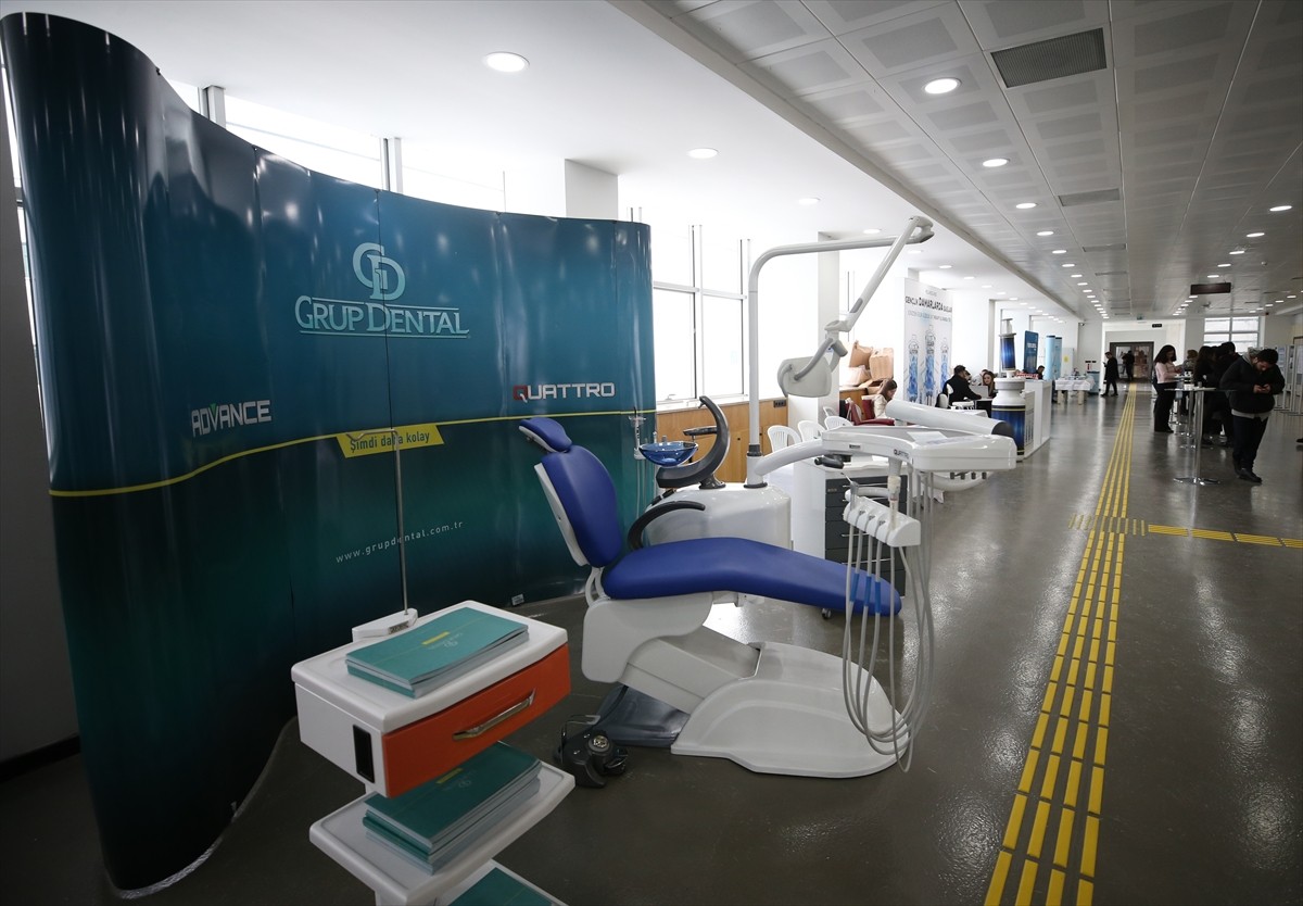 Sakarya'da ağız ve diş sağlığının ele alındığı "4. Uluslararası Dental Oral Enfeksiyonlar ve 3....