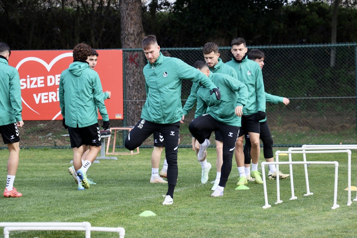 Sakaryaspor, Trendyol 1. Lig'in 26. haftasında deplasmanda Central Hospital Ümraniyespor ile...