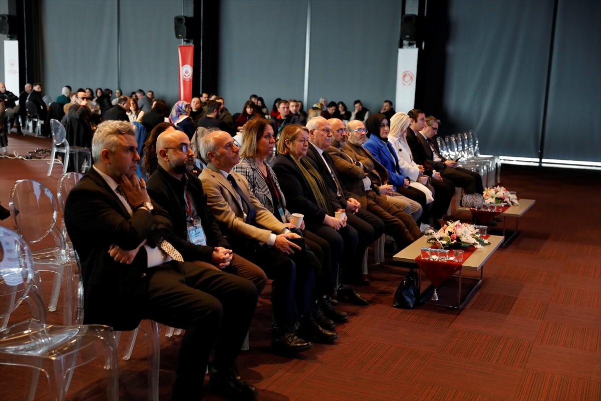 Samsun'da Büyükşehir Belediyesi Şehit Ömer Halisdemir Çok Amaçlı Salonu'nda iki gün sürecek olan...