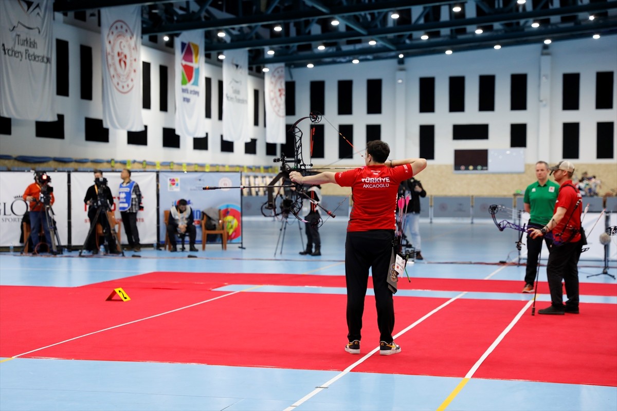 Samsun'da düzenlenen Avrupa Salon Okçuluk Şampiyonası'nda Türkiye, takım yarışmalarında 2 gümüş, 1...