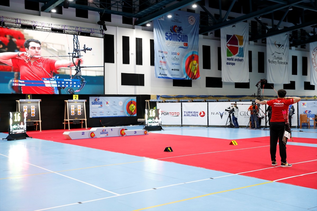 Samsun'da düzenlenen Avrupa Salon Okçuluk Şampiyonası'nda Türkiye, takım yarışmalarında 2 gümüş, 1...