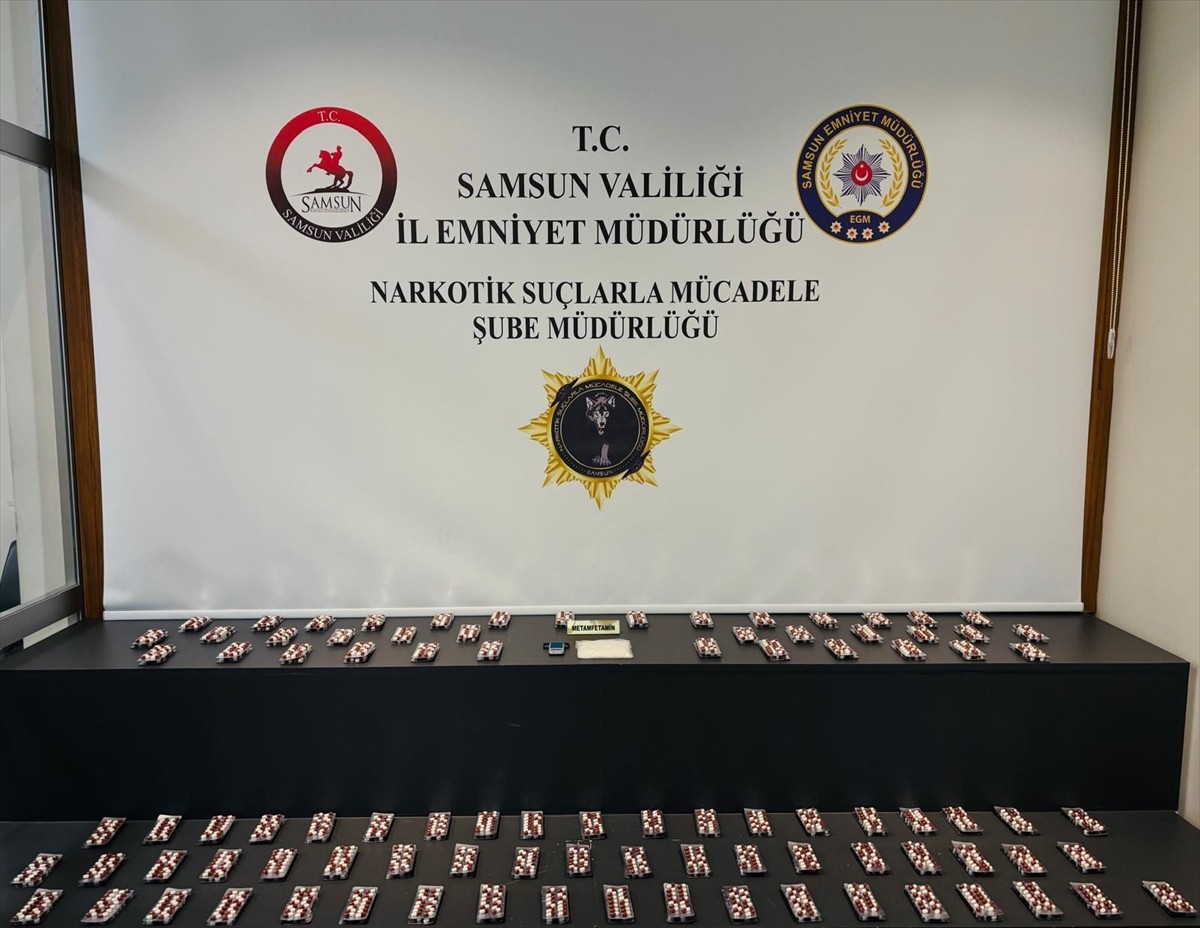 Samsun'da düzenlenen uyuşturucu operasyonunda 3 şüpheli gözaltına alındı. Ekipler, adreslerdeki...