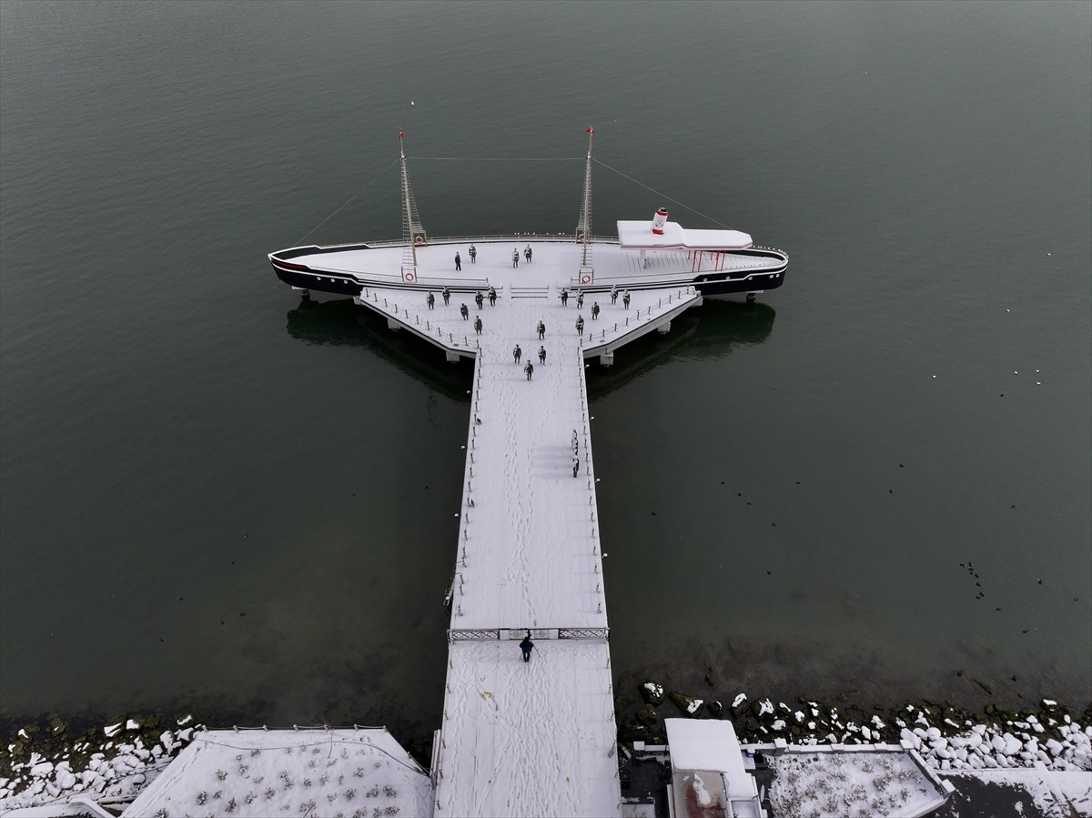 Samsun'un simgelerinden olan ve Gazi Mustafa Kemal Atatürk ile 18 silah arkadaşının bal mumu...