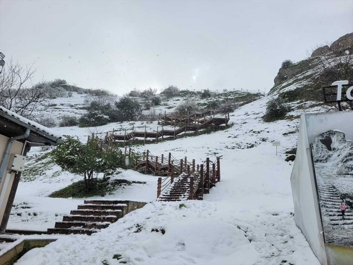 Samsun'un Tekkeköy ilçesinde bulunan Karadeniz'deki en eski yerleşim yeri olarak gösterilen...