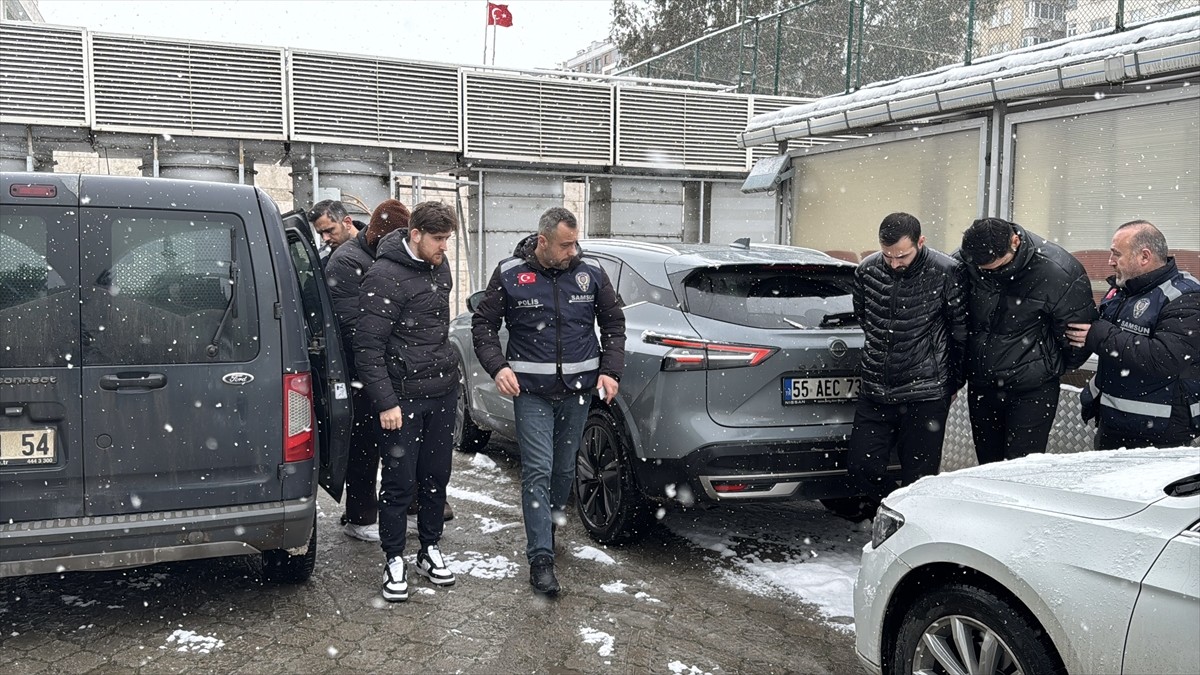 Samsun merkezli 12 ilde düzenlenen dolandırıcılık operasyonunda gözaltına alınan 17 şüpheliden 4'ü...