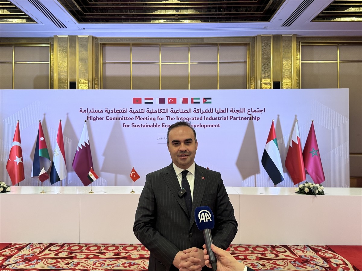 Sanayi ve Teknoloji Bakanı Mehmet Fatih Kacır, Katar'ın başkenti Doha'da Türkiye, Katar, Birleşik...