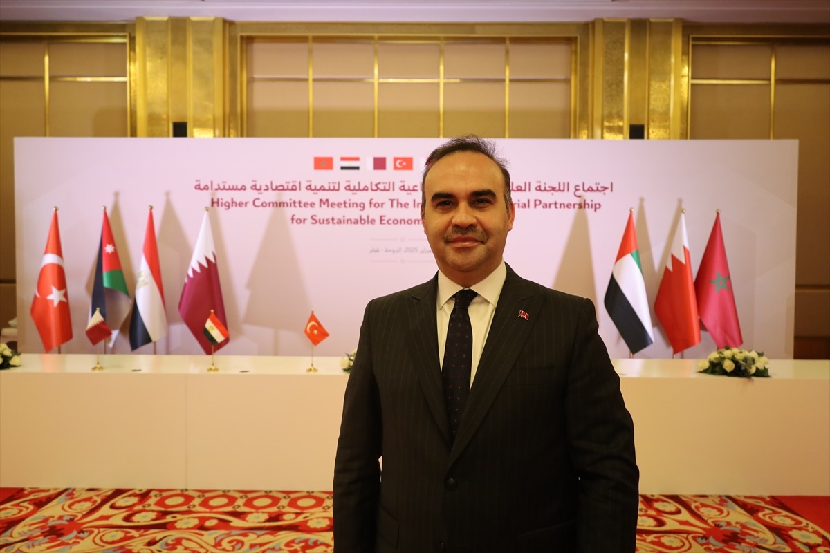 Sanayi ve Teknoloji Bakanı Mehmet Fatih Kacır, Katar'ın başkenti Doha'da Türkiye, Katar, Birleşik...
