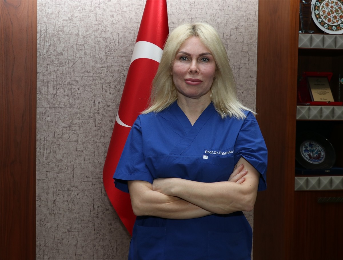 Savaş mağduru 10 yaşındaki Ukraynalı Myhailo Popazav, Antalya'da yapılan 15 operasyonla göz...