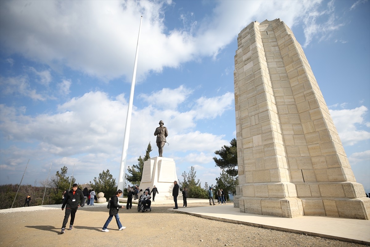 Şırnak'ta düzenlenen "Şehr-i Nuh'tan Şehitler Diyarına Projesi" kapsamında Çanakkale'ye gelen 172...