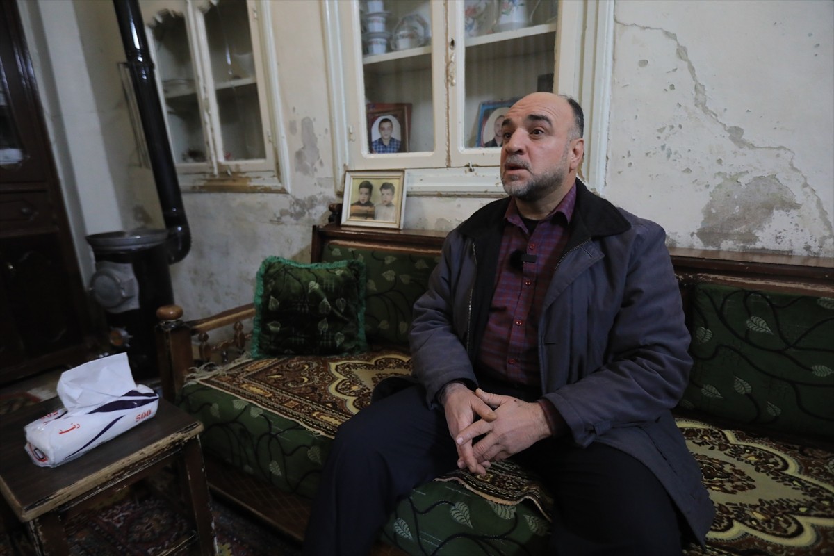 Suriye'nin Hama ilinde Şubat 1982'de devrik Baas rejimi güçlerince işlenen katliama çocuk yaşta...