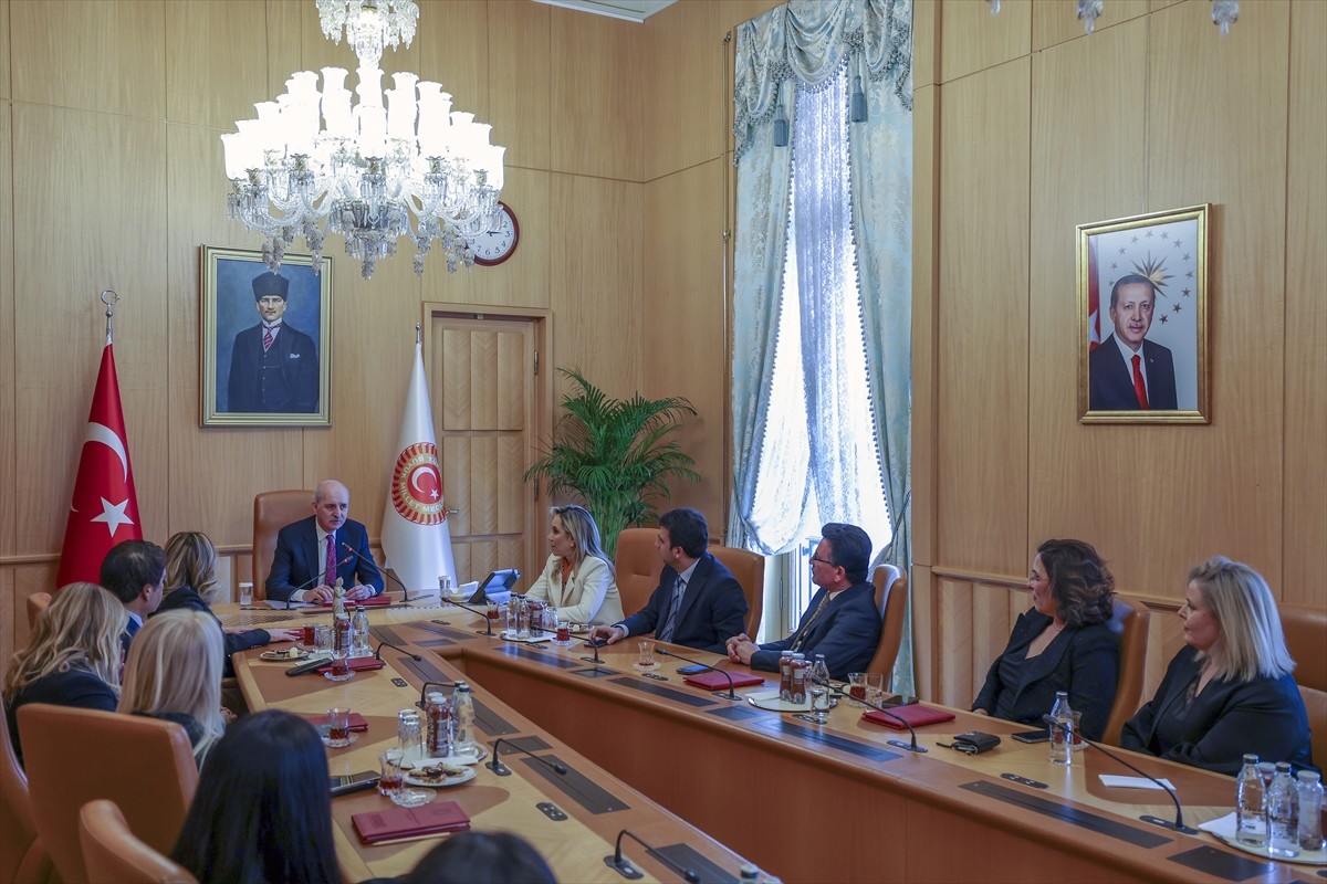 TBMM Başkanı Numan Kurtulmuş, AK Parti Antalya milletvekilleri ile Antalya İş Kadınları Derneği...