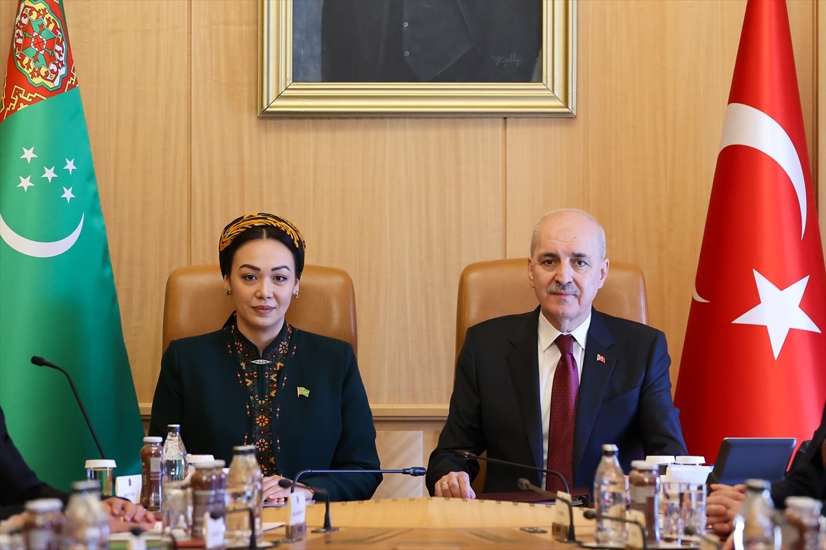 TBMM Başkanı Numan Kurtulmuş (sağda), Türkiye'ye resmi ziyaret gerçekleştiren Türkmenistan Meclis...