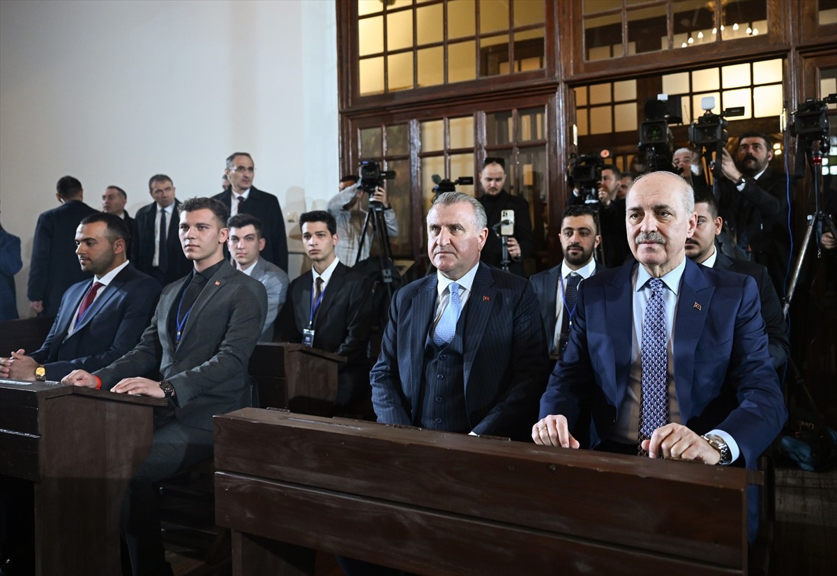 TBMM Başkanı Numan Kurtulmuş (sağda) ve Gençlik ve Spor Bakanı Osman Aşkın Bak'ın (sağ 2), Birinci...