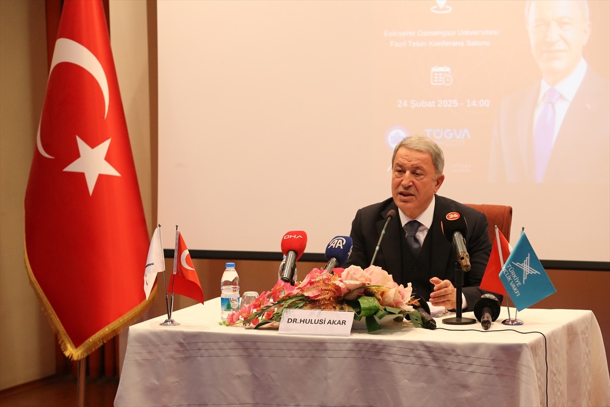 TBMM Milli Savunma Komisyonu Başkanı ve AK Parti Kayseri Milletvekili Hulusi Akar, Eskişehir...