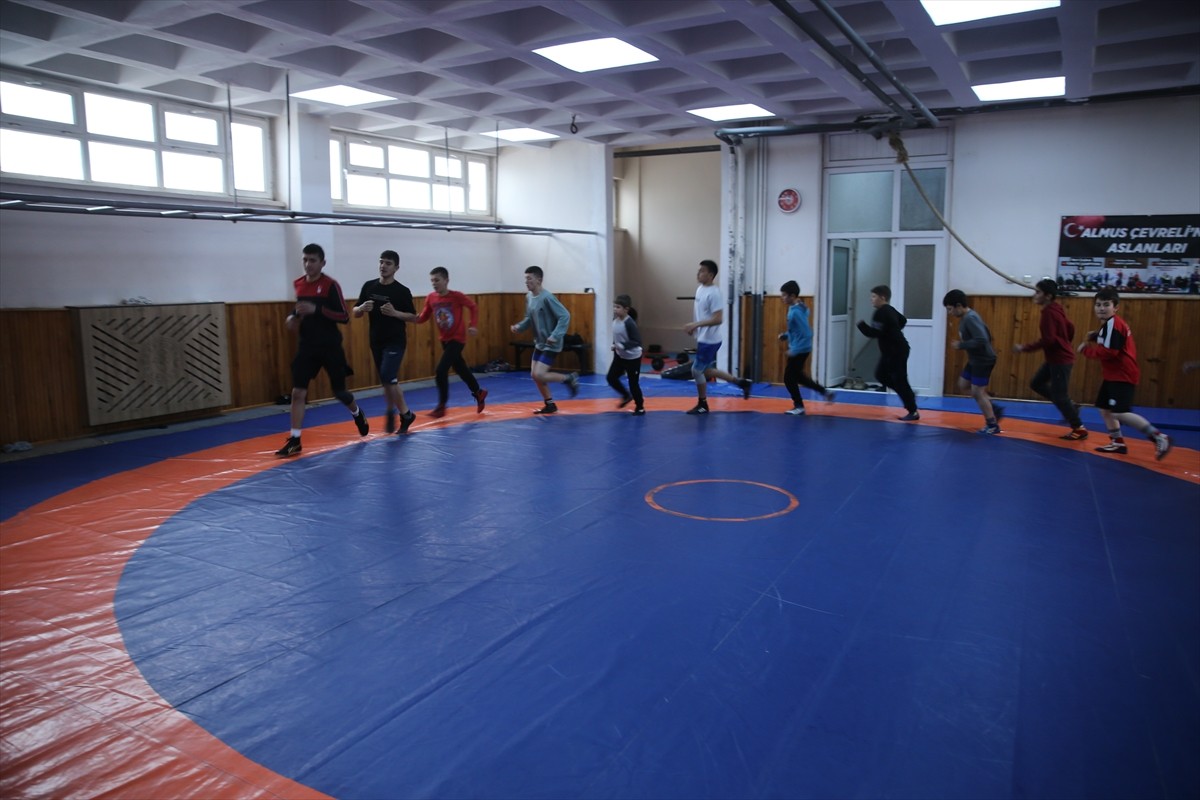 Tokat'ın Almus ilçesine bağlı Çevreli beldesinde bulunan, efsane güreşçi Hüseyin Akbaş'ın adının...