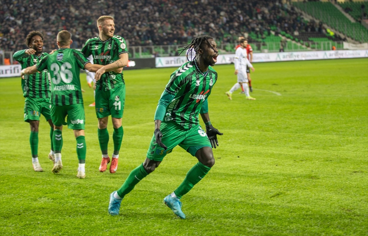 Trendyol 1. Lig'in 25. haftasındaki Sakaryaspor, Yeni Sakarya Atatürk Stadyumu'nda MKE Ankaragücü...