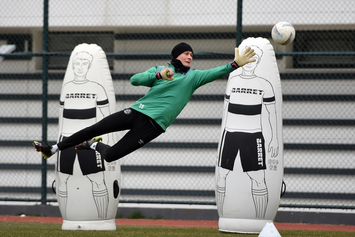Trendyol 1. Lig'in 27. haftasında 28 Şubat Cuma günü Gençlerbirliği'ne konuk olacak Manisa FK...