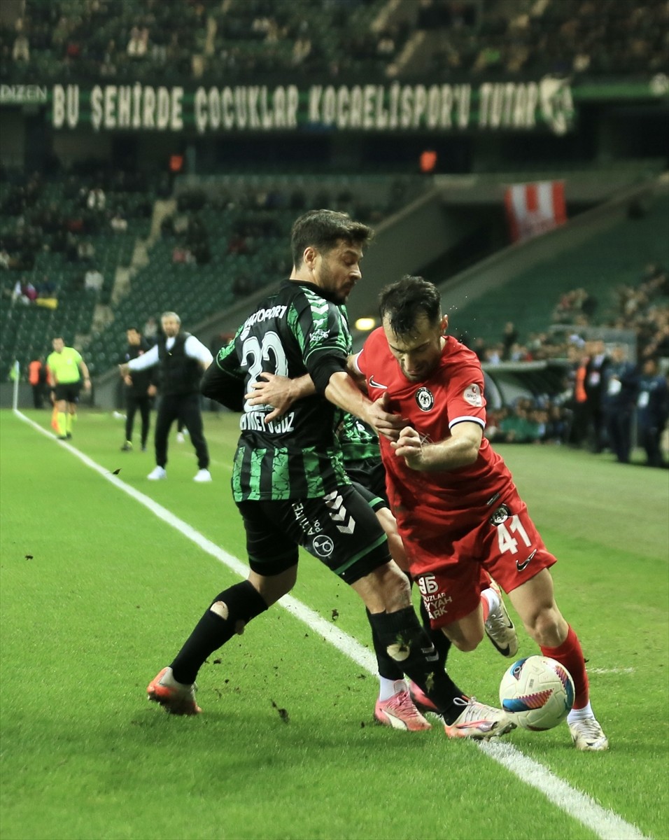 Trendyol 1. Lig’in 25. haftasında Kocaelispor ile Ahlatcı Çorum FK, Kocaeli Yıldızentegre...