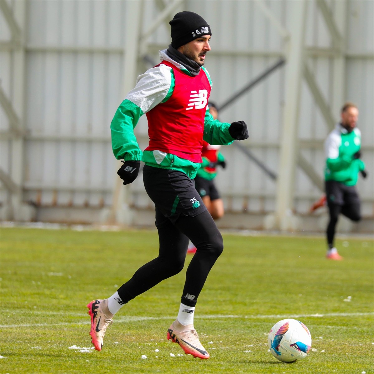 Trendyol Süper Lig'in 25. haftasında deplasmanda Net Global Sivasspor ile karşılaşacak TÜMOSAN...