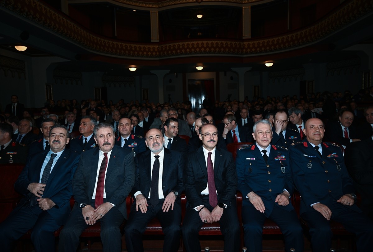 Türk Hava Kurumu (THK) 100'üncü kuruluş yıl dönümü dolayısıyla Ankara Resim ve Heykel Müzesi'nde...