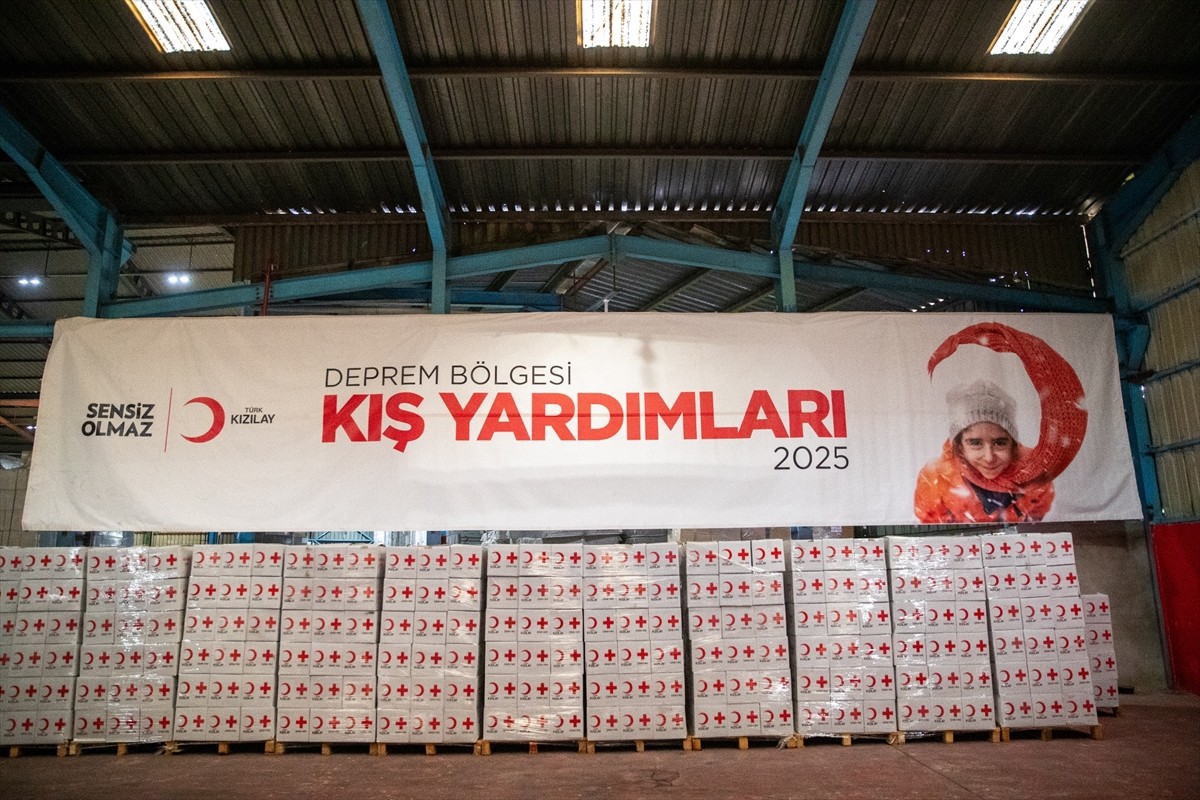 Türk Kızılaydan yapılan açıklamaya göre, "asrın felaketi" olarak nitelendirilen ve 11 ili...