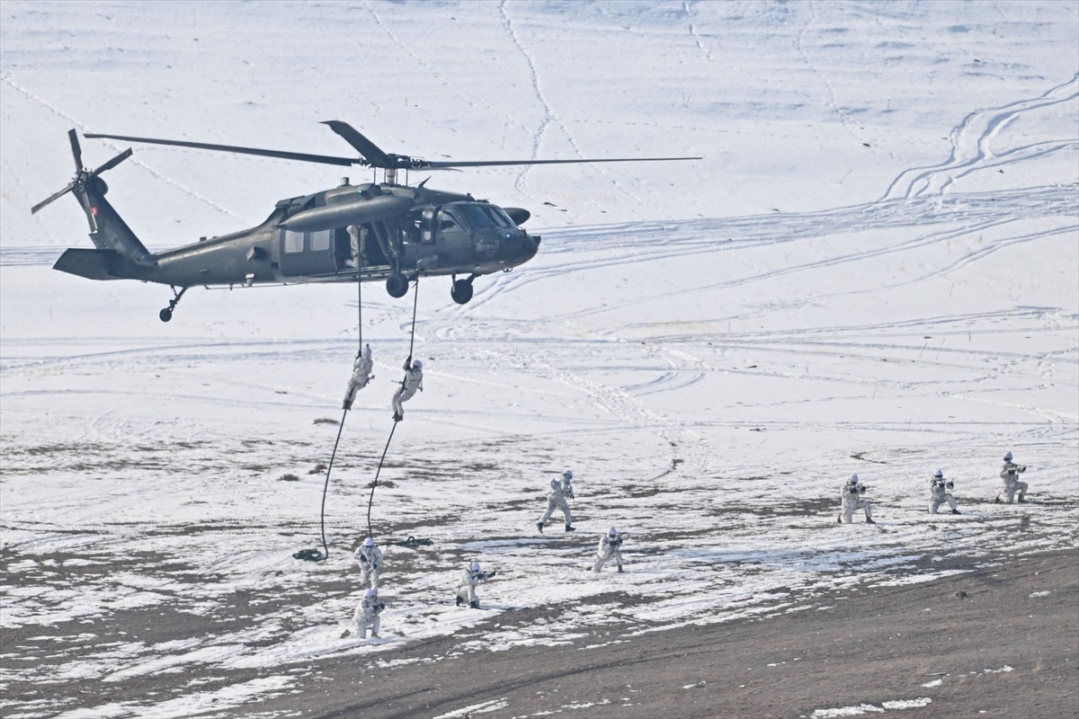 Türk Silahlı Kuvvetlerinin (TSK) Kars'ta düzenlediği Kış Tatbikatı-2025'in seçkin gözlemci günü...