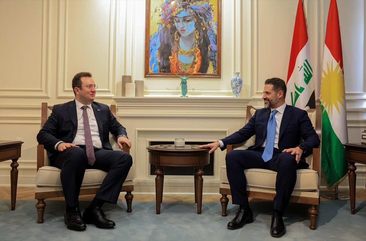 Türkiye'nin Erbil Başkonsolosu Erman Topçu (solda), Irak Kürt Bölgesel Yönetimi (IKBY) Başbakan...